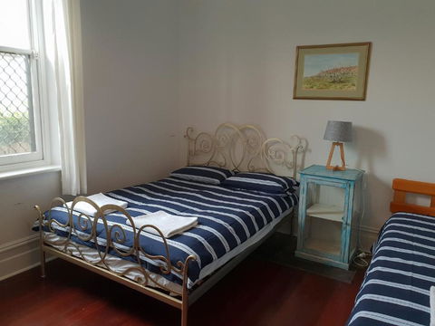 Captains Heritage Cottage - Maitland Accommodation 3