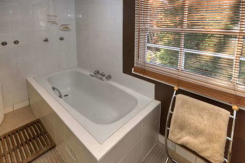 In The Blue - Maitland Accommodation 3