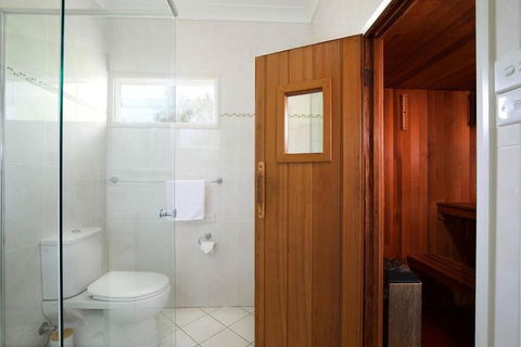 Scarletts - Maitland Accommodation 5