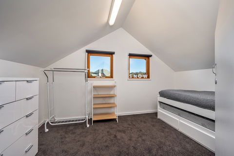 Triggerplant 4 - Maitland Accommodation 6