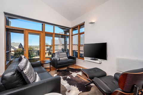 Triggerplant 4 - Maitland Accommodation 4