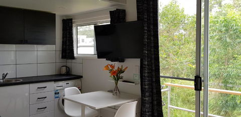 Alexandra Headland - Maitland Accommodation 5