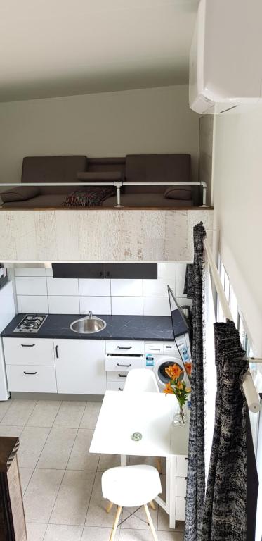 Alexandra Headland - Maitland Accommodation 6