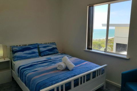 Caravel Beach House Mandurah - Maitland Accommodation 6