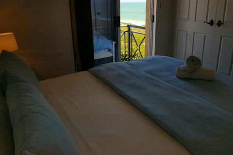 Caravel Beach House Mandurah - Maitland Accommodation 3