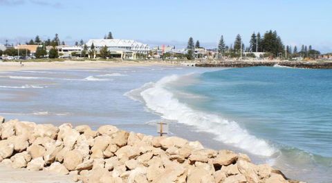 Geraldton Luxury Vacation Home With Free Netflix - Maitland Accommodation 6