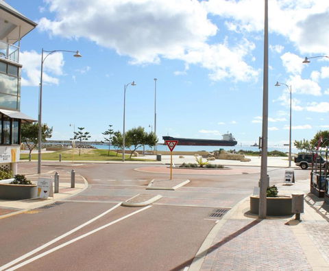 Geraldton Luxury Vacation Home With Free Netflix - Maitland Accommodation 4