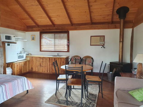Gaddleen Grove Cottages - Maitland Accommodation 1