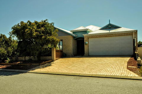 Halls Head Holiday Home - Maitland Accommodation 4