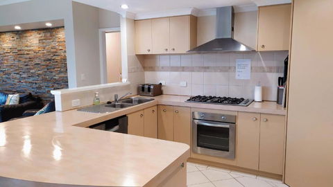 Halls Head Holiday Home - Maitland Accommodation 3