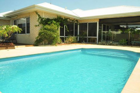 Halls Head Holiday Home - Maitland Accommodation 1