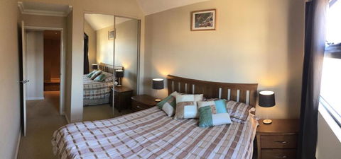Huge House On The Grand Canal - Maitland Accommodation 4