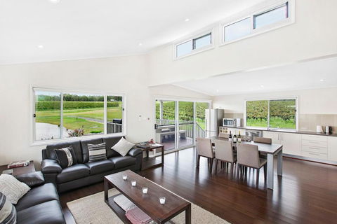 The Lake House At 201 - Maitland Accommodation 6
