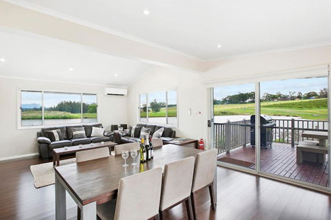 The Lake House At 201 - Maitland Accommodation 3