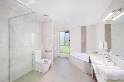 Ironbark Villa 4 - Maitland Accommodation 1