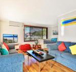 Sandy Toes Beach House Jervis Bay 2min to Beach - Maitland Accommodation