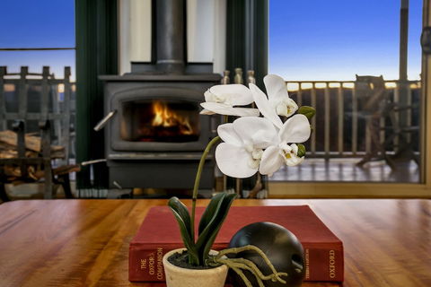 Narrow Neck Lodge - Maitland Accommodation 1