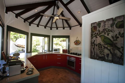 Bedarra Beach House - Maitland Accommodation 2