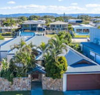 Maureen Waterfront Beach House - Maitland Accommodation