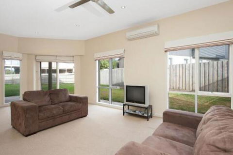 Felicity - Maitland Accommodation 5