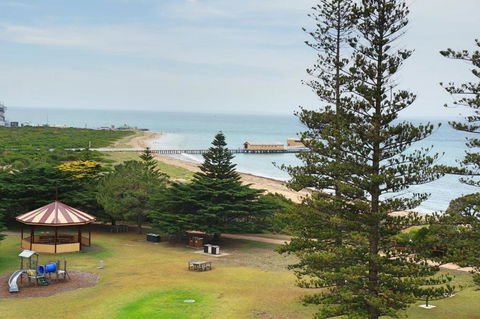 Ozone Tower - Maitland Accommodation 2