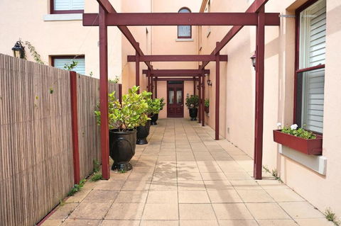 Ozone Tower - Maitland Accommodation 4