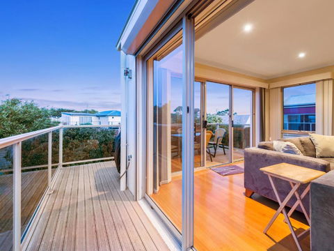 Sound Of The Sea - Maitland Accommodation 7