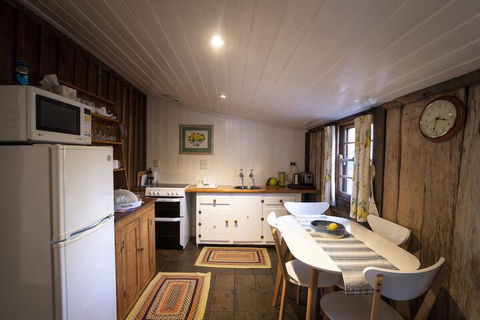 Camerons Cottage - Maitland Accommodation 2