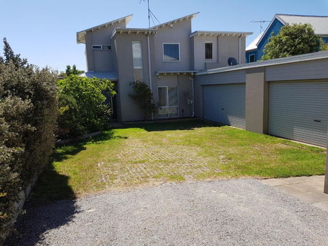 Beachcomber - Maitland Accommodation 5