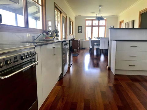Kinsale Cottage - Maitland Accommodation 5