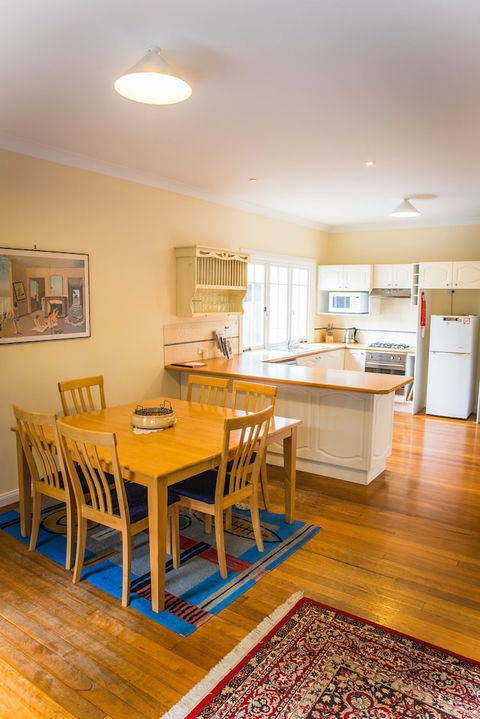 Whispering Pines Cottages - Maitland Accommodation 4