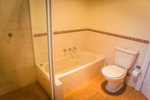 Whispering Pines Cottages - Maitland Accommodation 6