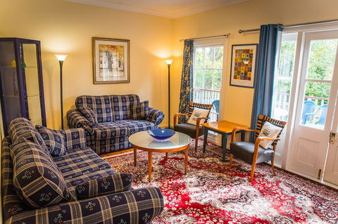 Whispering Pines Cottages - Maitland Accommodation 1