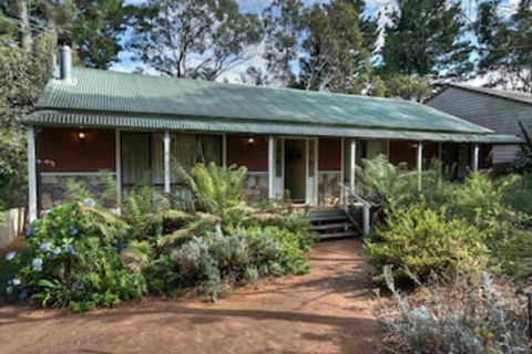 Camelot Cottage - Maitland Accommodation 0