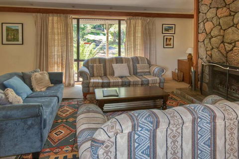 Camelot Cottage - Maitland Accommodation 1