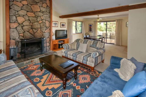 Camelot Cottage - Maitland Accommodation 2