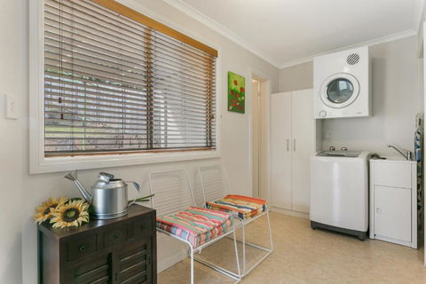 Sunflower Cottage - Maitland Accommodation 4