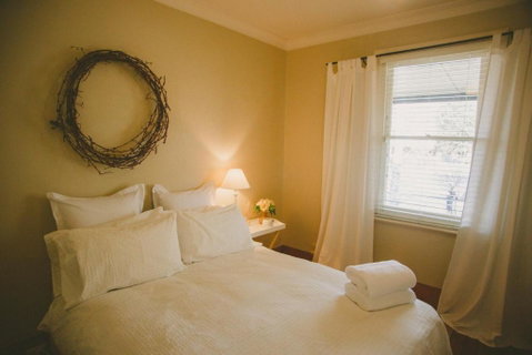Apple Cottage Orange NSW - Maitland Accommodation 5