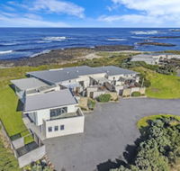 HEARNS BEACHSIDE VILLA 2 - Maitland Accommodation