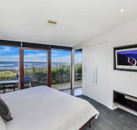 HEARNS BEACHSIDE VILLA 3 - Maitland Accommodation