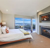 HEARNS BEACHSIDE VILLA 8 - Maitland Accommodation
