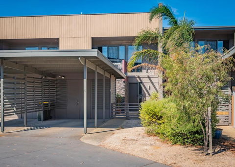 Five Shell - Maitland Accommodation 5