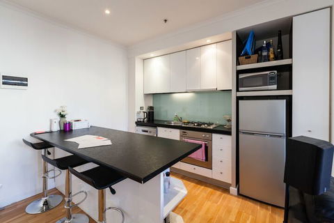 CLAUDE, 2BDR Melbourne Apartment - Maitland Accommodation 3