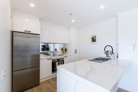 YUKI, 1BDR Melbourne Apartment - Maitland Accommodation 2