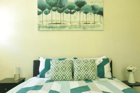 Three Sisters Garden Cottage - Maitland Accommodation 5