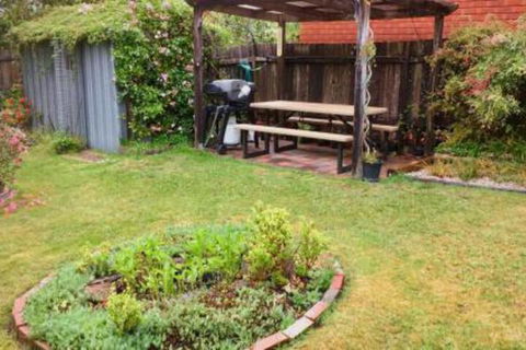 Three Sisters Garden Cottage - Maitland Accommodation 3