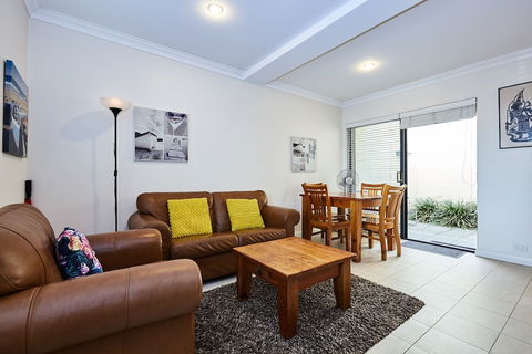Fremantle Townhouse Unit 4 - Maitland Accommodation 1