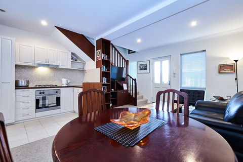 Fremantle Townhouse Unit 4 - Maitland Accommodation 3
