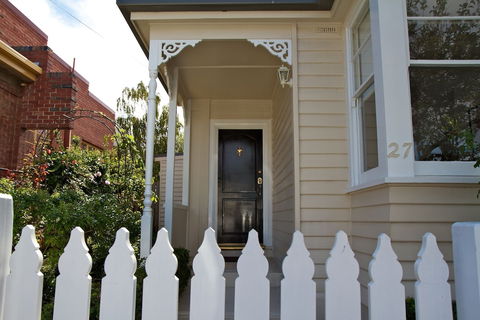 Strahan House - Maitland Accommodation 0