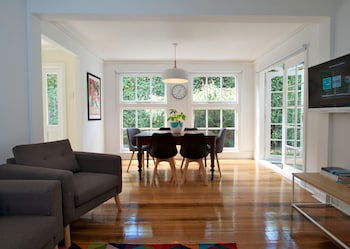 Strahan House - Maitland Accommodation 4